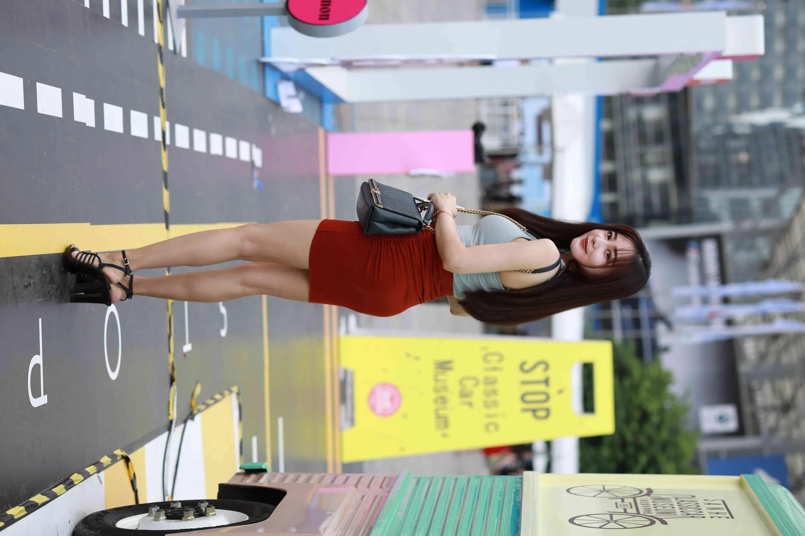 [魔镜街拍] NO.011 街拍红裙小姐姐 [142P]插图2